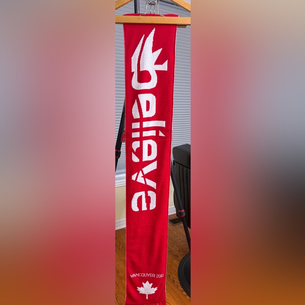 GORGEOUS OLYMPIC CANADA SCARF!!!